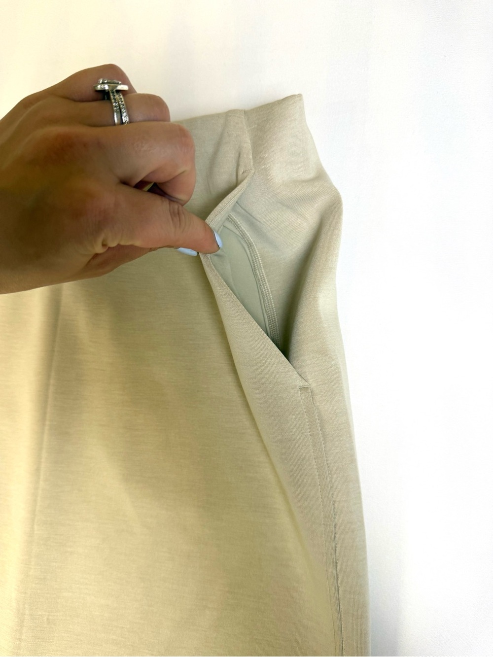 Lululemon Beige High Rise Midi Pencil Skirt Career Travel Stretch Size 4 - Picture 6 of 10